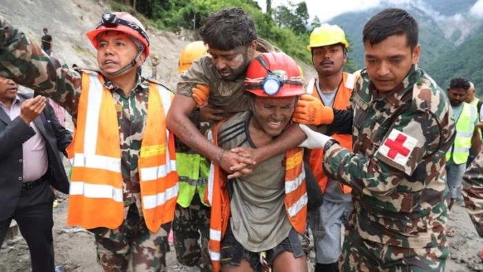 নেপালে বন্যার ৯ দিন পর জলবিদ্যুৎকেন্দ্রের সুড়ঙ্গ থেকে ২ শ্রমিক জীবিত উদ্ধার, আরও ৫০০ নিখোঁজ